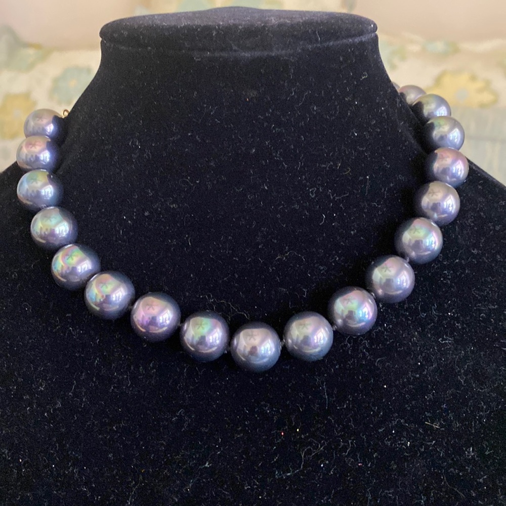 A pearly gold black necklace 17 inches long excellent condition beautiful